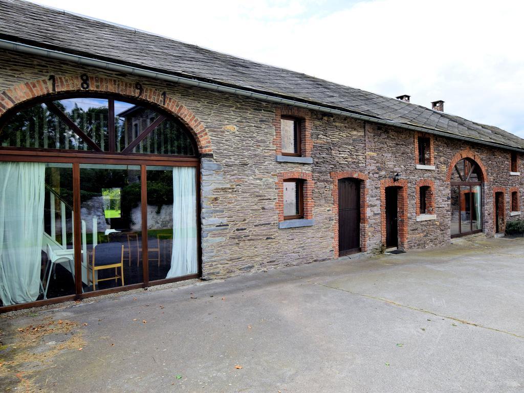 Spacious Holiday Home In Lierneux With Garden 외부 사진