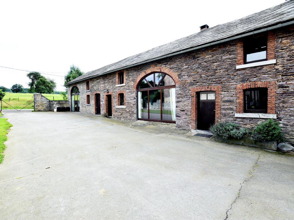 Spacious Holiday Home In Lierneux With Garden 외부 사진