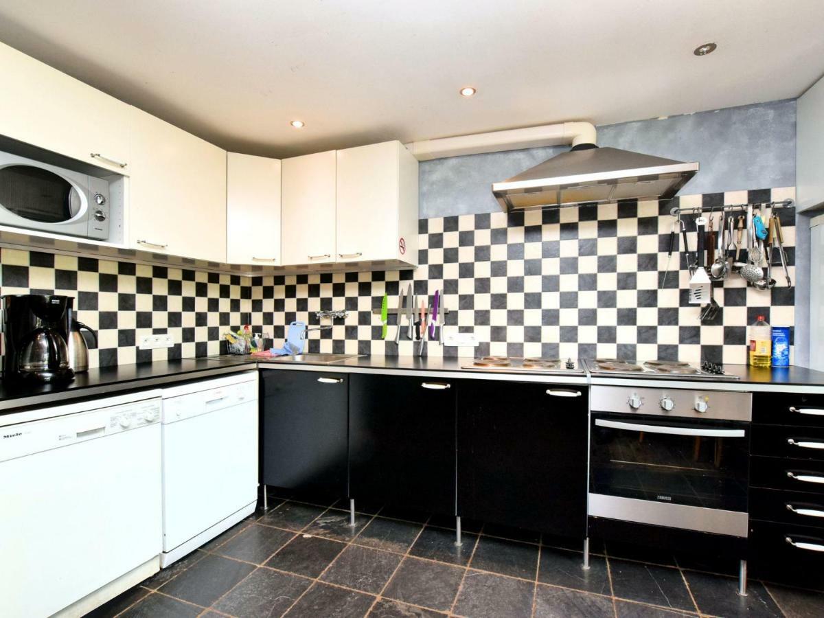 Spacious Holiday Home In Lierneux With Garden 외부 사진
